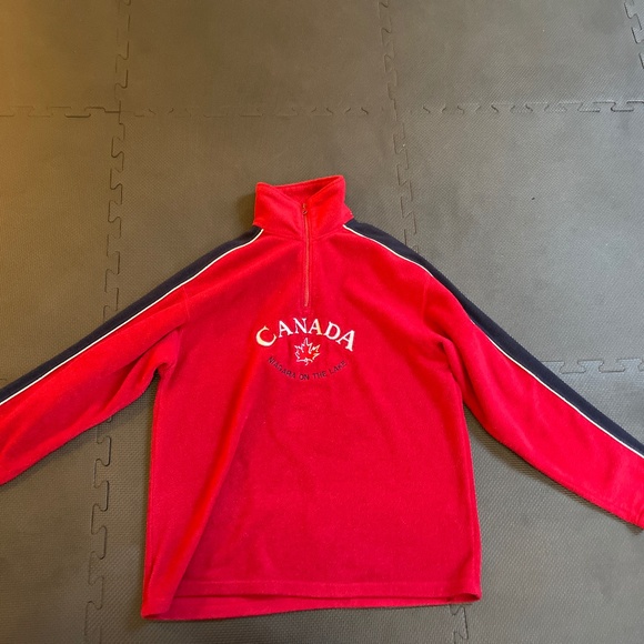 Authentic classique women’s Canada sweater - Picture 1 of 4